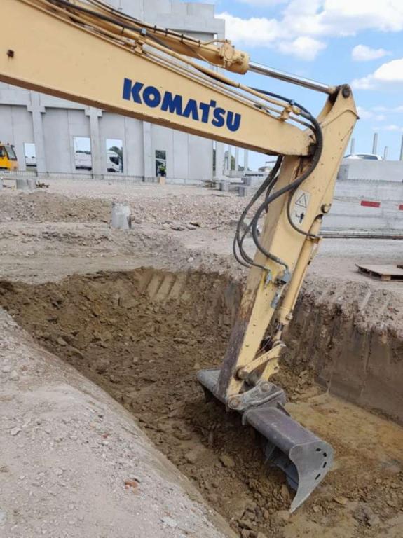 KOMATSU